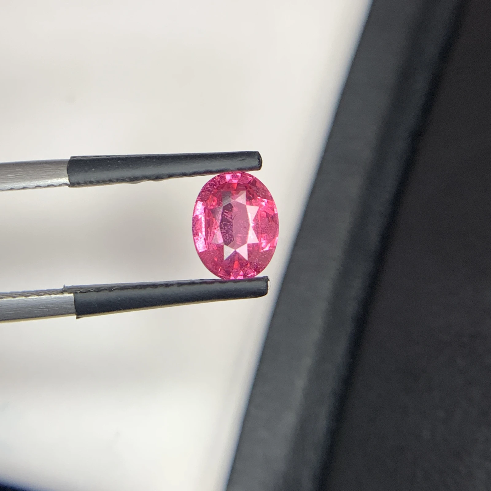 Natural Mahenge Spinel Vivid Pink 1.25 Carat Faceted Oval Shape Loose Gemstone — view 8